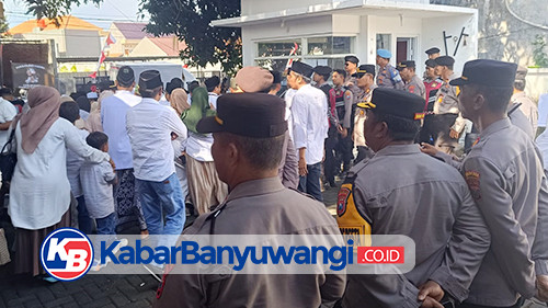 Polisi Banyuwangi Laksanakan Pengamanan dengan Humanis, Pendaftaran Paslon Kondusif