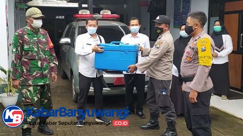 TNI dan Polri Kawal Ketat Distribusi Vaksin Covid-19 di Banyuwangi