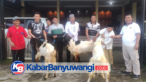 Progam Tali Asih Warga Desa Pakel Banyuwangi Berlanjut, Polresta Juga Serahkan 3 Ekor Kambing Kurban