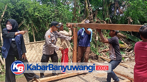 Rumah Seorang Magersari di Banyuwangi Ambruk Dampak Bencana Tanah Bergerak