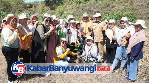 https://kabarbanyuwangi.co.id/asset/foto_berita/Perempuan_Banyuwangi_Diedukasi_Manfaatkan_Lahan_Tidak_Produktif.jpg