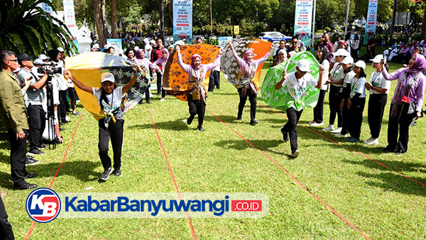 Keseruan Ibu Negara Iriana Joko Widodo Bermain bersama Anak-Anak Banyuwangi