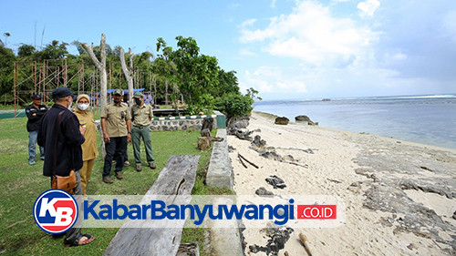 Jelang Liga Selancar Paling Bergengsi Dunia, Bupati Ipuk Pimpin Rapat di Pantai Plengkung