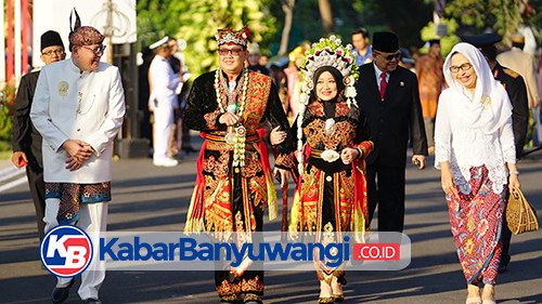 Pimpin Upacara HUT RI di Grahadi, Pj Gubernur Jatim Kenakan Busana Adat Banyuwangi Mupus Braen