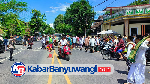 Wujudkan Zona Aman Masjid, Polwan Tangguh Polresta Banyuwangi Siaga Kawal Jamaah Salat Jumat