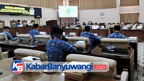 https://kabarbanyuwangi.co.id/asset/foto_berita/Rapat_Banggar_DPRD.jpg