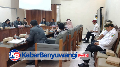 https://kabarbanyuwangi.co.id/asset/foto_berita/Rapat_Komisi_IV_DPRD_Banyuwangi.jpg