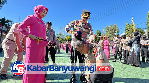 https://kabarbanyuwangi.co.id/asset/foto_berita/Ratusan_personel_Polresta_naik_pangkat.jpg