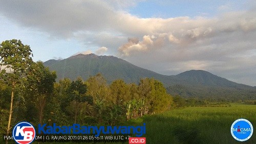 Semburan Vulkanik Raung Capai 700 Meter, Aroma Belerang Mulai Tercium