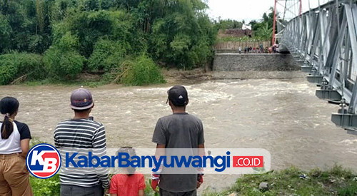 Remaja Bersepeda Terpeleset dan Hanyut di Sungai Kedungringin Muncar