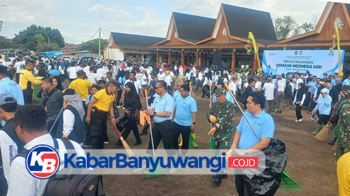 Dirjen Bina Adwil Kemendagri Gaungkan Gerakan Indonesia ASRI di Banyuwangi, Libatkan 1.500 Peserta Bersihkan Pesisir