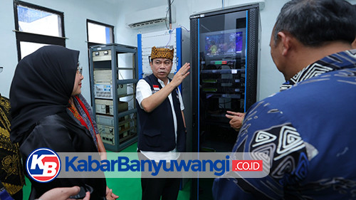 Ke Banyuwangi, Menteri Kominfo Resmikan Pemancar Digital TVRI dan Tinjau Smart Kampung 