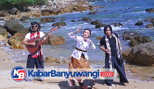 Reynold Affandi Garap Lagu dan Video Klip di Pantai Pulau Merah Banyuwangi