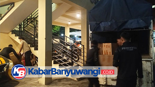 https://kabarbanyuwangi.co.id/asset/foto_berita/Ribuan_botol_arak_bali_disita.jpg