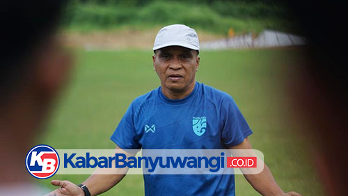 Kontrak Tak Diperpanjnag, Coach Alexander Saununu Resmi Tinggalkan Persewangi Banyuwangi 