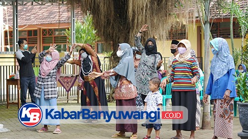 Senam Bareng Lansia, Bupati Banyuwangi Kampanyekan Vaksinasi Covid-19