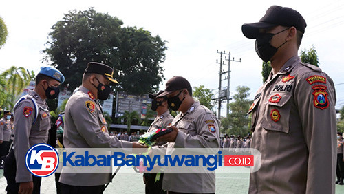 Maksimalkan Pelayanan, Kapolresta Banyuwangi Serahkan 18 Motor Dinas