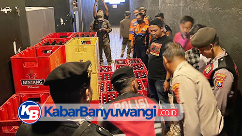 Razia Sejumlah Tempat Karaoke di Banyuwangi, Petugas Gabungan Amankan Ratusan Botol Miras