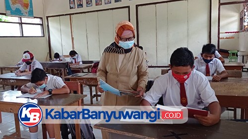 Menjadi Guru Bahasa Using Berawal Suka Menari dan Nyanyi Lagu Banyuwangian