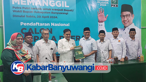 Sumail Abdullah Ambil Formulir Pendaftaran Bacabup Banyuwangi di Dua Partai Besar