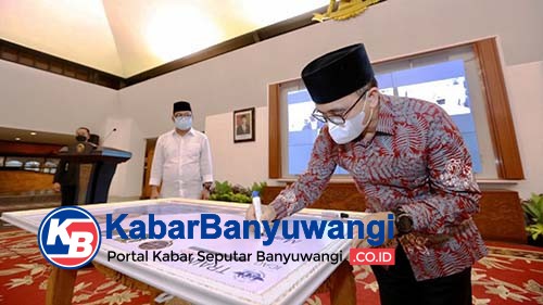 Pemkab Serahkan Hibah Tanah kepada Akademi Penerbangan Indonesia (API) Banyuwangi