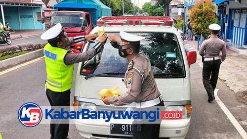 Kendaraan Pemudik Langgar Lalu Lintas di Banyuwangi Ditandai Janur Kuning