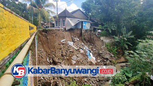 Tebing Longsor, Mushola di Desa Paspan Nyaris Runtuh