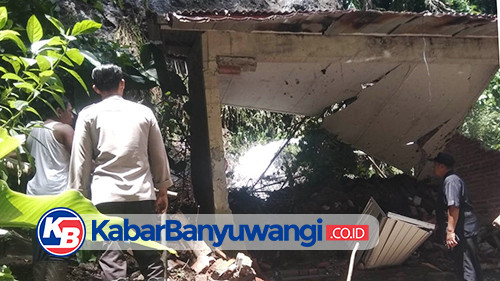 Tebing Wisata Air Terjun Jagir Kampunganyar Longsor Timpa Tiga Warung