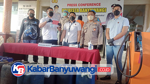 Polisi Ringkus Dua Penimbun BBM Bersubsidi di Banyuwangi