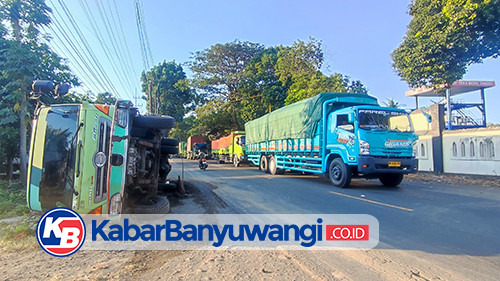 https://kabarbanyuwangi.co.id/asset/foto_berita/Truk_muat_bata_ringan_terguling.jpg