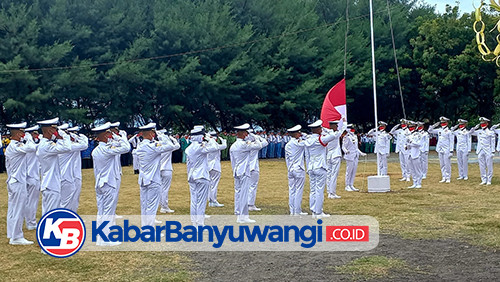 HUT RI ke-77, Bendera Merah Putih Berkibar di Pesisir Pantai Bangsring