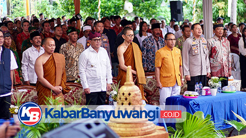 Ribuan Umat Budha Banyuwangi Rayakan Dharma Santi Waisak, Wabup Mujiono Ajak Jaga Kerukunan