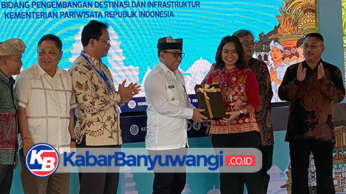 https://kabarbanyuwangi.co.id/asset/foto_berita/Wamenpar_soal_kebersihan.jpg