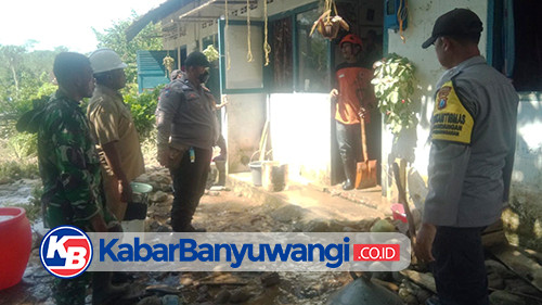 Banjir di Desa Kandangan Surut, Warga Mulai Bersih-Bersih