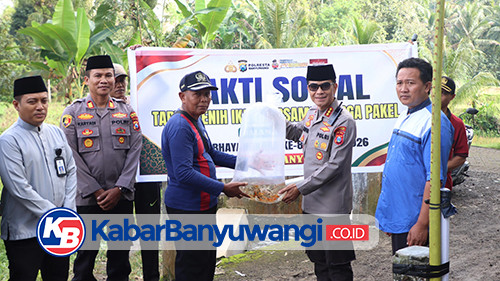 Hari Bhayangkara ke-80, Polresta Banyuwangi Tebar Ribuan Benih Ikan di Desa Pakel