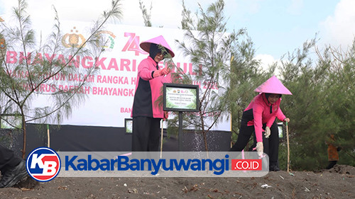 Bhayangkari Polda Jatim Tanam Pohon hingga Gelar Baksos di Pulau Santen Banyuwangi
