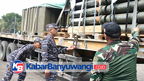 Danlanal Banyuwangi Pantau Debarkasi Alutsista Tentara Australia di Pelabuhan Tanjungwangi