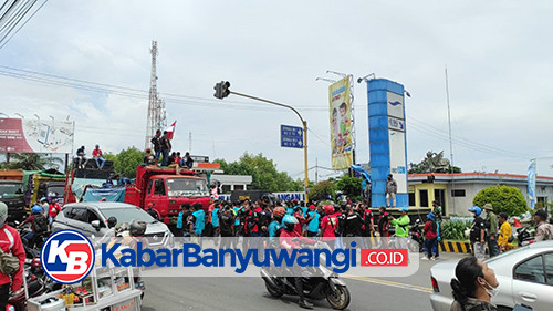 Sopir Truk Demo Tolak Kebijakan Penertiban Odol, Pelabuhan ASDP Ketapang Lumpuh