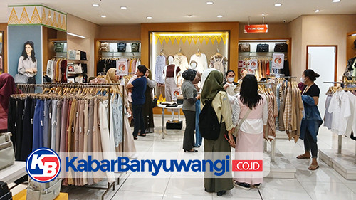 Hari Pelanggan Nasional, Promo Beli 2 Dapat 4 di Elizabeth Diserbu Warga Banyuwangi