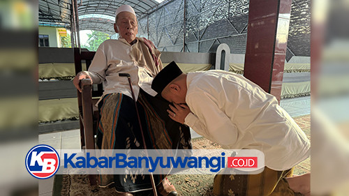 Usai Daftar Cabup Banyuwangi, Gus Makki Sowan ke Gurunya KH Nurul Huda Dzajuli