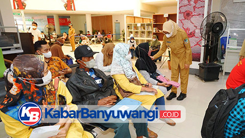 Hari Pertama Masuk Kerja, Bupati Ipuk Pastikan Layanan Publik Berjalan Optimal