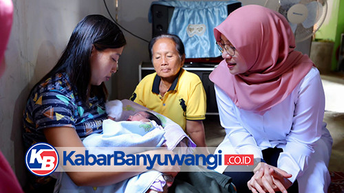 Ngantor di Desa Ujung Selatan, Bupati Ipuk Perkuat Penunjang Fasilitas Kesehatan