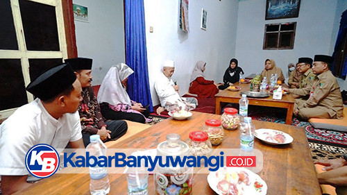 Momen Lebaran, Bupati Ipuk Ajak Rombongan OPD Silaturahmi Kiai Sepuh