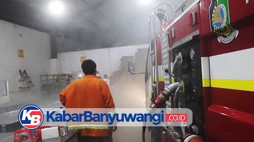 Jinakkan Kebakaran Cold Storage di Muncar, Empat Petugas Sempat Alami Sesak Napas