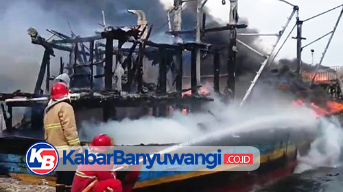 Dua Kapal yang Terbakar di Pelabuhan Masami, Ternyata Sudah Lama Tak Beroperasi