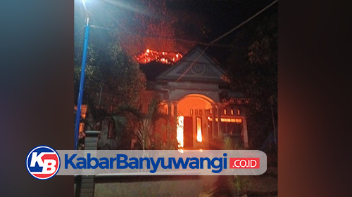 Diduga Dipicu Baterai Motor Listrik Korslet, Rumah di Wongsorejo Banyuwangi Ludes Dilalap Api