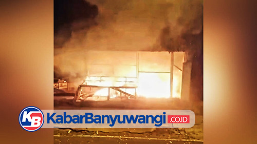 Diduga Korsleting Listrik, Warkop di Jalan Brawijaya Banyuwangi Hangus Terbakar