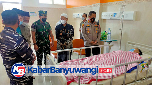 Pejabat Tinggi Banyuwangi Jenguk Tokoh Ulama Korban Dugaan Percobaan Pembunuhan