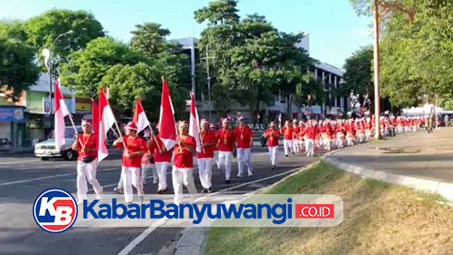 Momen Lansia Tionghoa di Banyuwangi Meriahkan HUT ke-80 RI: Guyub Jalan Pagi Sambil Kirab Bendera