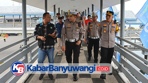 Pamatwil Korlantas Polri Tinjau Operasi Lilin Semeru di Pelabuhan Ketapang Banyuwangi